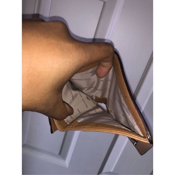 Michael Kors MK Jet Set Tan Brown Travel Carryall Card Case Wallet - Picture 8 of 8